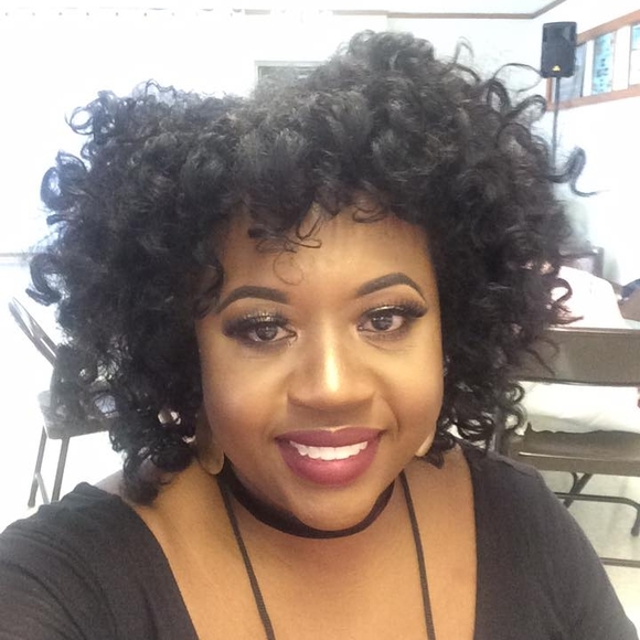 Meet your Posher, Simone - Picture 1 of 1